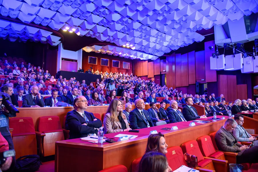 Sudionici konferencije u auditoriju